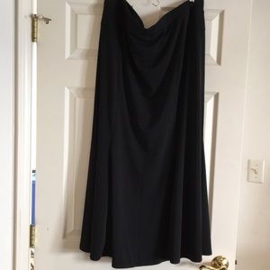 Black Maxi Skirt, size 22/24 (plus)